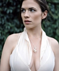 Грудь Хейли Этвелл (Hayley Atwell)