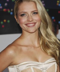 Грудь Терезы Палмер (Teresa Palmer)